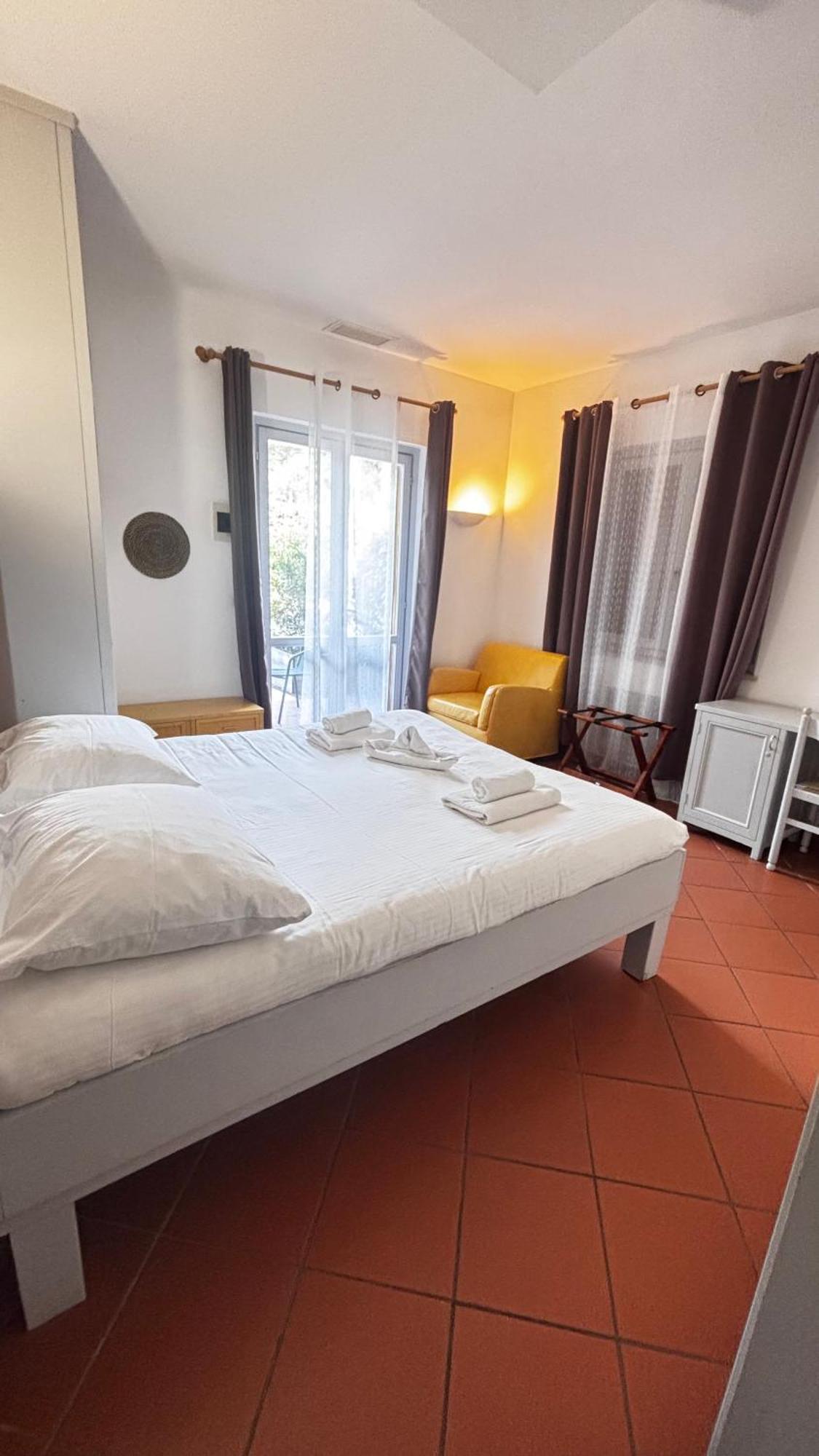 Hotel La Bastide Le Lavandou Eksteriør billede