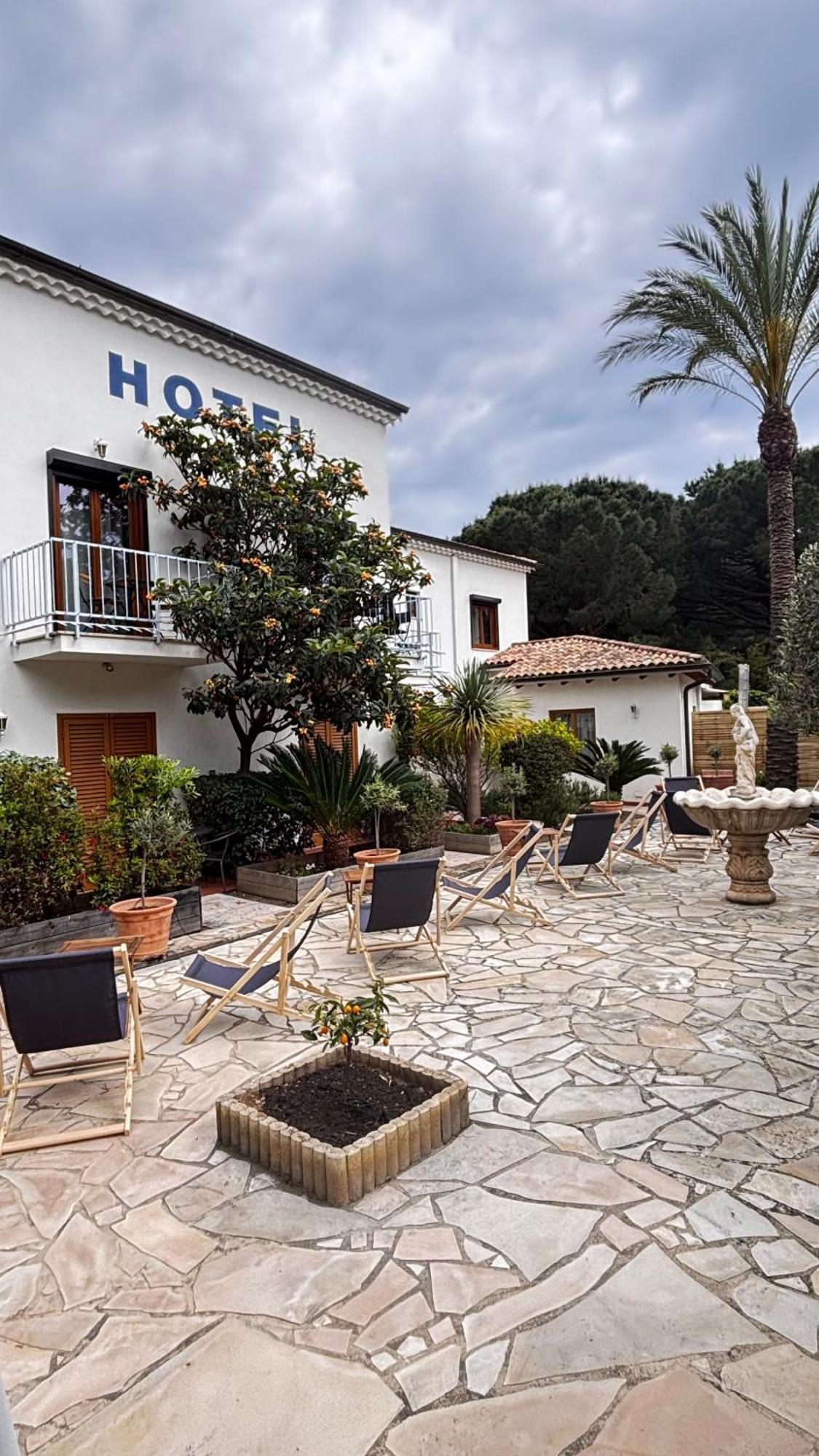 Hotel La Bastide Le Lavandou Eksteriør billede